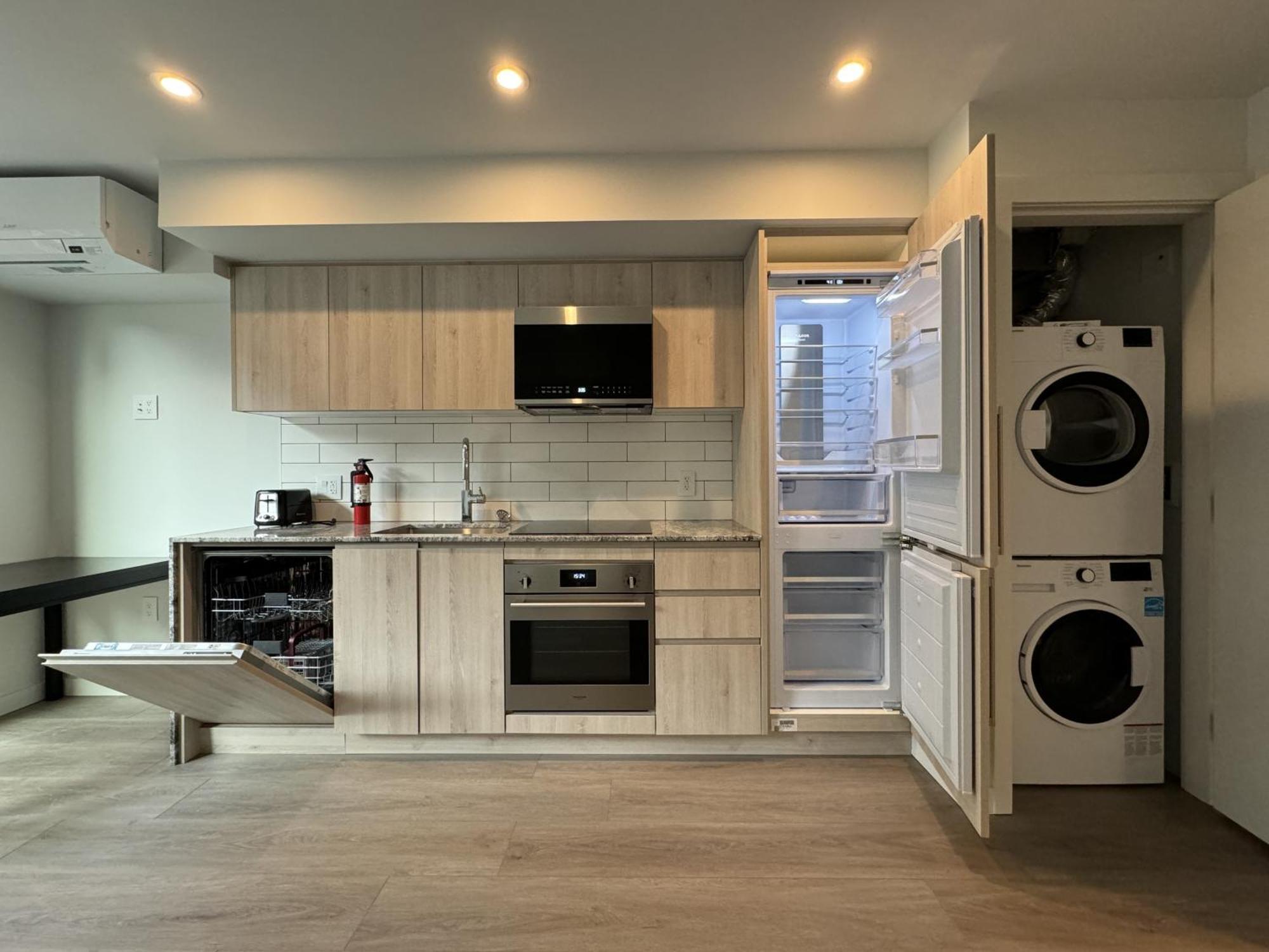 Downtown Center Silverstone Tower I And II Long-Term Booking Only Your Second Home In וונקובר מראה חיצוני תמונה