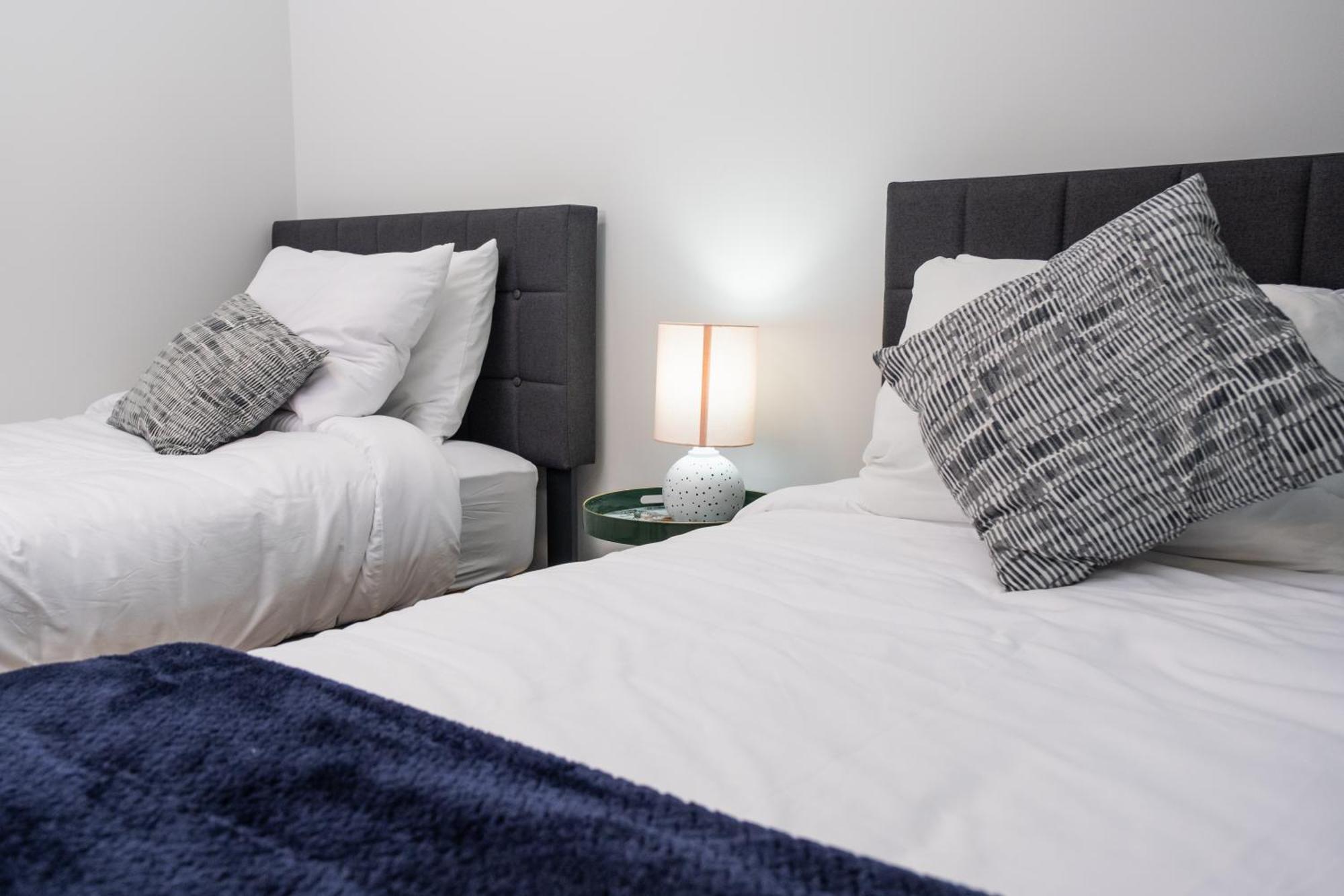 Downtown Center Silverstone Tower I And II Long-Term Booking Only Your Second Home In וונקובר מראה חיצוני תמונה