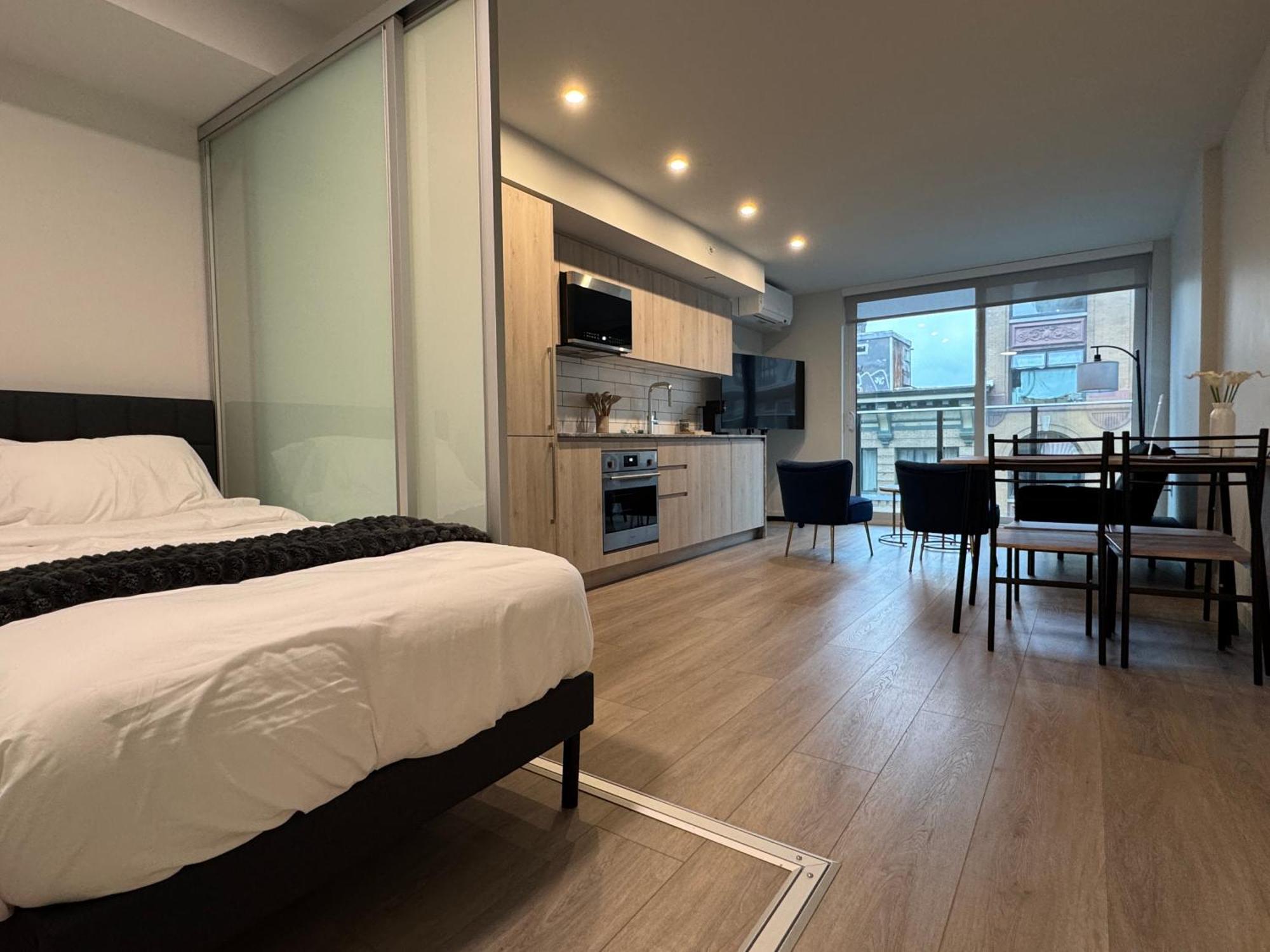 Downtown Center Silverstone Tower I And II Long-Term Booking Only Your Second Home In וונקובר מראה חיצוני תמונה