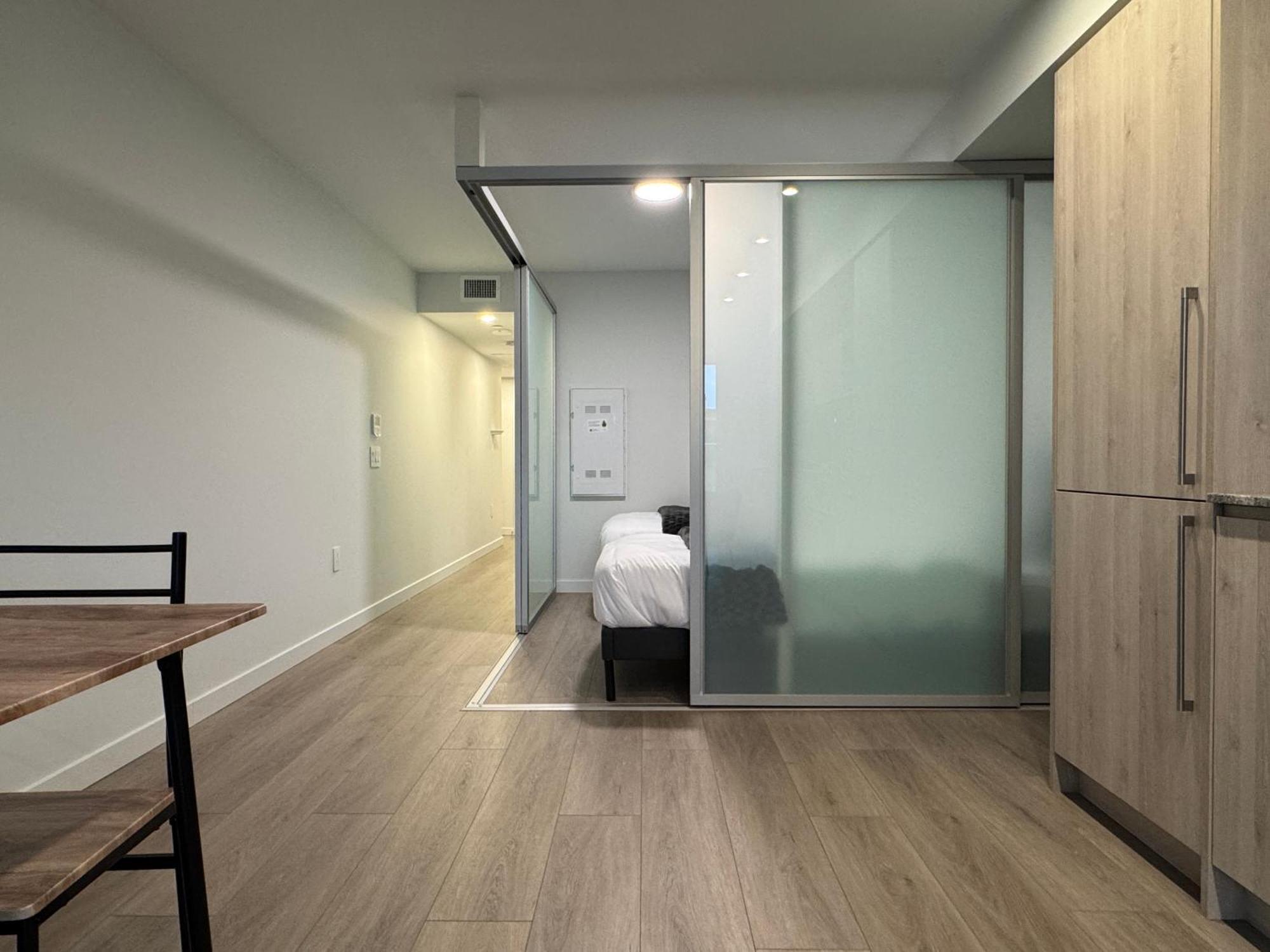 Downtown Center Silverstone Tower I And II Long-Term Booking Only Your Second Home In וונקובר מראה חיצוני תמונה