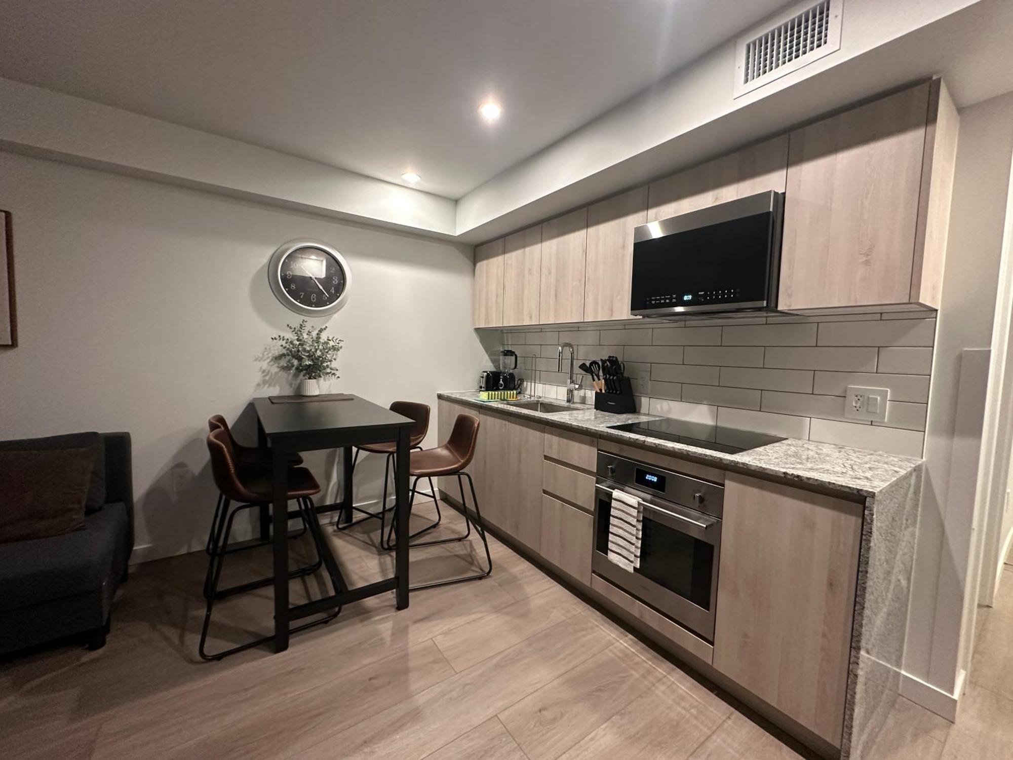 Downtown Center Silverstone Tower I And II Long-Term Booking Only Your Second Home In וונקובר מראה חיצוני תמונה