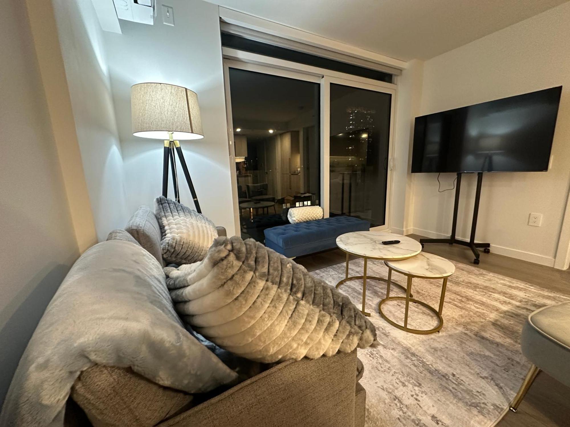 Downtown Center Silverstone Tower I And II Long-Term Booking Only Your Second Home In וונקובר מראה חיצוני תמונה